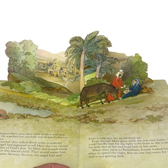 The Very First Christmas: The Story of the Nativity Vintage Pop Up Book - Picture 3 of 5